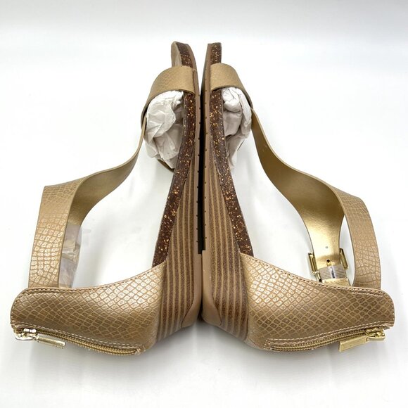 Kenneth Cole Reaction Size 7.5 Great Gal Soft Gold Low Wedge Sandals Shoes - Picture 8 of 13